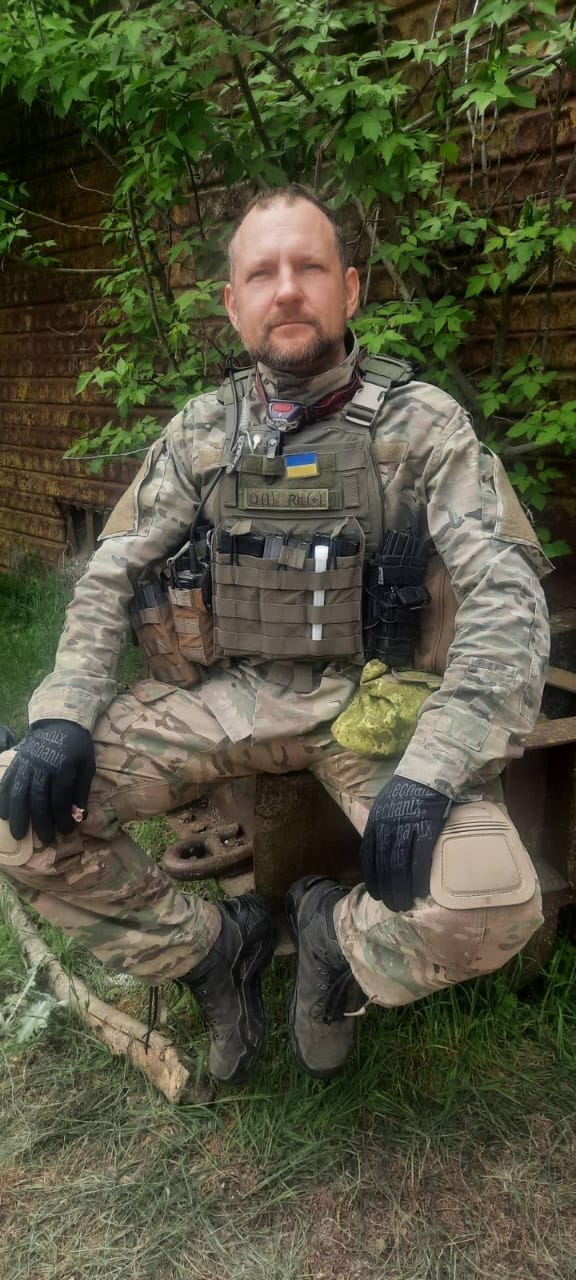 Звільняв Зміїний та йшов пішки з Маріуполя. ГУР представило книгу про видатного розвідника